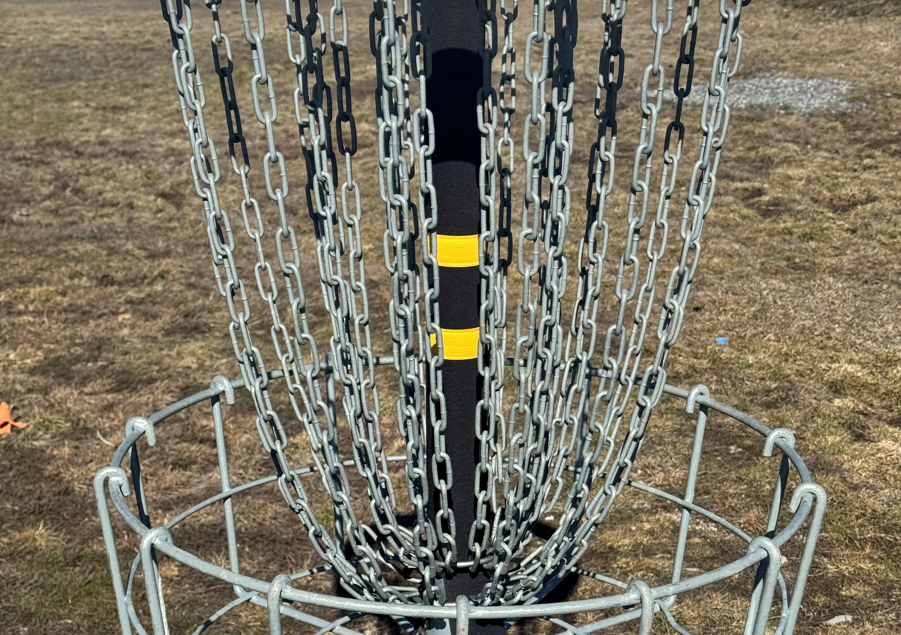 Disc golf basket with chain suppressor.